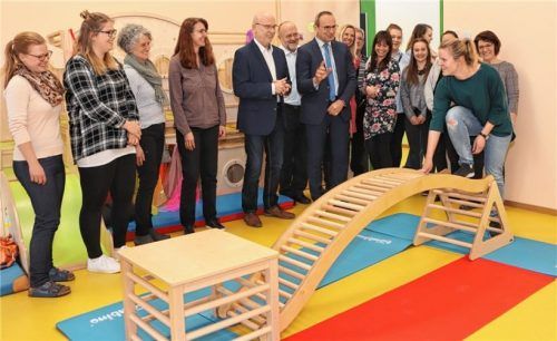 Die neue Kletterbrücke im Bewegungsraum wurde den Gästen präsentiert.Fotos  höpfinger
