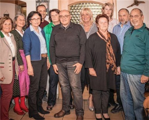 Die neue Vorstandscrew mit den „Ausscheidern“: Elvira Schreiner (von links), Ulrike Zöller, Maria Meier, Armin Schmalzgruber, Christian Steiner, Andreas Schreiner, Ursula Weidenthaler, Monika Stingl, Monika Holzhammer, Anton Schatzeder und Ludwig Keimeleder.Foto  Gerstner