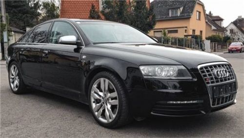 Dieser Audi S6 wurde vom Hof eines Autohauses im österreichischen St. Pölten gestohlen. Dabei könnte es sich um das Fluchtfahrzeug handeln. Foto Polizei