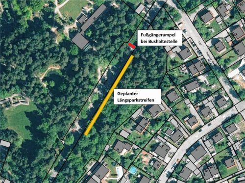 Ein Längsparkstreifen entlang des Grünen Wegs (gelb) auf Höhe des Waldfriedhofs soll mehr Verkehrssicherheit zu vertretbaren Kosten bringen. Bisher hatten Besucher des Friedhofs bei größeren Bestattungen oder an Allerheiligen auf der Fahrbahn geparkt. Im Bauausschuss kam man überein, den Parkstreifen sogar noch zu verlängern, so weit möglich auf das ganze Teilstück zwischen den Einmündungen der Troppauer und der Marienburger Straße.Foto  Stadt