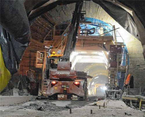 Eine von etlichen „Notfallkavernen“ im Brennerbasistunnel. 1000 Meter Fels thronen darüber.Fotos ammelburger