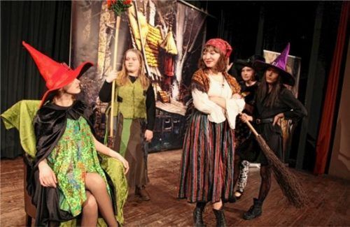 Einmal wöchentlich probten die Schüler das Stück – der Einsatz hat sich gelohnt, die Begeisterung war groß.Foto re