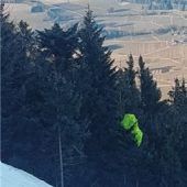 Gleitschirmflug endet in Bäumen