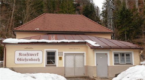 Energie aus Wasserkraft wird im gemeindlichen Kraftwerk Gießenbach gewonnen, das aber baulich schon in die Jahre gekommen ist.Foto hoffmann