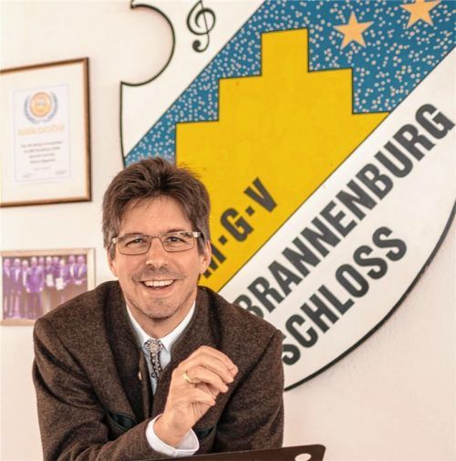 Erik Mack, der neue Chorleiter und Dirigent des Männergesangvereins Brannenburg Schloss, ist voller Tatendrang.Foto thomae