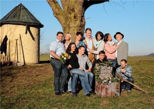 Freuen sich auf die Bühne (von links). Hans Sachenbacher, Claudia Trautbeck, Marion Geisberger, Steffi Brandl, Stefan Bäumler, Harald Bauernschmid, Karin Grundner, Georg Leitner, Sandra Bergmann, Martin Trautbeck und Stefan Schultes. Foto fill