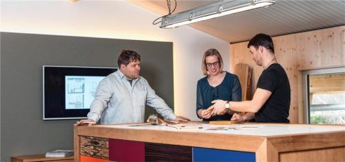 Gemeinsam mit einem Schreiner lassen sich individuelle Lösungen finden.

Foto djd/TopaTeam/woodendesign