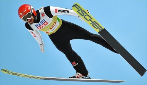 Hochkonzentriert zu dreimal WM-Gold: Markus Eisenbichler bei einem Trainingssprung in Innsbruck.Foto dpa