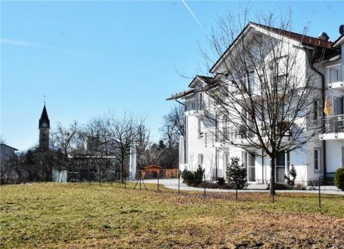 In direkter Nachbarschaft zum bestehenden Leonhardihof verkauft die Gemeinde Stephanskirchen jetzt ein Grundstück zur Errichtung einer Pflegeeinrichtung. Foto Schlecker