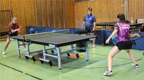 Krisztina Toth beobachtet beim Training jeden Spielzug mit Argusaugen.