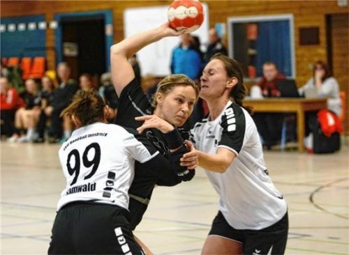 Lea Wendt warf in nur drei Minuten vier ihrer insgesamt elf Priener Tore.Foto Lediger