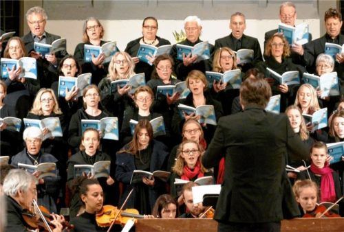 Lieblingswerk: Der Chorkreis St. Quirinus unter seinem Chorleiter Michael Gartner haben das „Stabat Mater“ 2013 schon einmal gesungen. Fotos Janka
