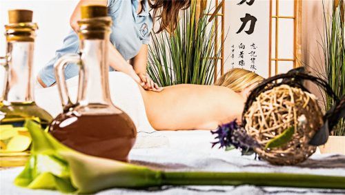 Masseur/-in, medizinische/r Bademeister/-in und Physiotherapeut/-in sind Berufe mit guten Aussichten. Beim Tag der offenen Tür an der Privaten Massageschule Inntal am Samstag, 23. März, können sich Interessierte einen Einblick verschaffen.