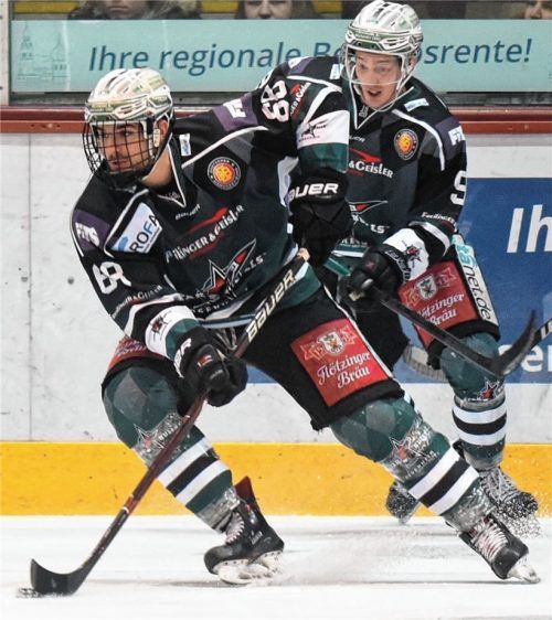 Mit Volldampf ins letzte Meisterrunden-Wochenende: Die Starbulls-Angreifer Tom Pauker (vorne) und Christoph Echtler.Foto Ziegler