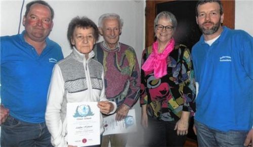 Nach den Ehrungen: Christian Zieglgänsberger (von links), Adolfine Hofmann, Josef Zörr, Anette Lehmann und Josef Mitterreiter.Foto  fill