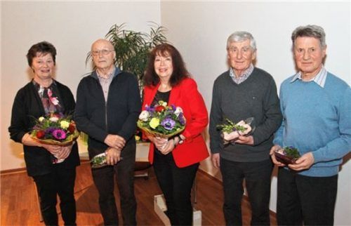 Nach den Ehrungen: Vorsitzende Gertraud Reiser (von links), Erich Miedl, Elisabeth Kindermann, Herbert Gerstner und Adolf Linner.Foto  höpfinger