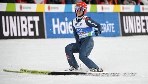 Nach Gold im Team holt die Allgäuerin Katharina Althaus auch im Einzel eine Medaille. Sie landete auf dem Silberrang. Foto dpa