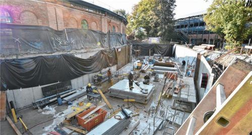 Nach umfangreichen Sanierungsarbeiten wird der Rosenheimer Lokschuppen im Herbst wieder eröffnet. Fotos schlecker