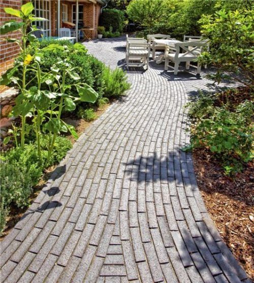 Natur pur: Pflasterklinker werden aus heimischem Ton gebrannt. Foto epr/Arbeitsgemeinschaft Pflasterklinker e.V./Sabine Lubenow