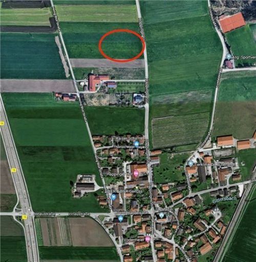 Neuer Standort: Der rote Kreis zeigt, wo das neue Feuerwehr-Gerätehaus in Happing gebaut wird. Das Grundstück liegt an der Happinger Straße. Foto Google Maps