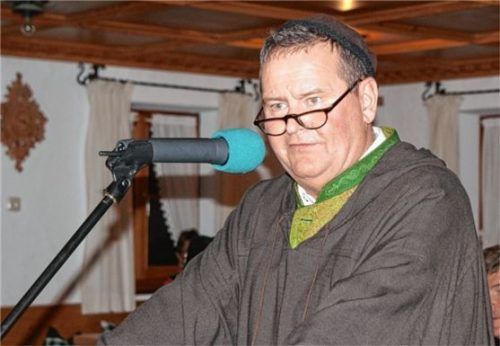 „Pater Augustinus“ alias Stefan Jakob bei seiner Fastenpredigt. Foto vom Dorp