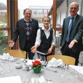 Betten beziehen und Tisch eindecken