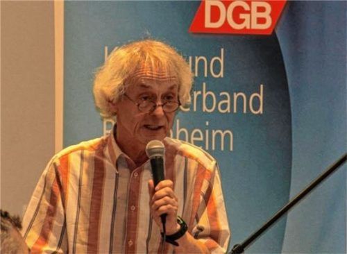 Riet den Anwesenden, beispielsweise bei Statistiken genau hinzuschauen: Prof. Dr. Gerd Bosbach. Foto re