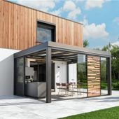 Praktisches Terrassendach verlängert die Freiluftsaison