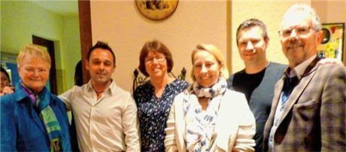 Sie engagieren sich künftig im Vorstand des Tennisclubs (von links): Inge Schnabl (Zweite Vorsitzende), Alexander Till (Breitensport), Evi Lang (Kassier), Susanne Kirr (Schriftführerin), Alexander Kirr (Jugendleiter), Hans Kreidl (Spartenleiter). Foto  fis