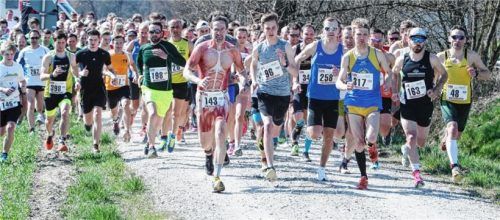 Startimpression beim Stampfl-Berglauf vom Vorjahr. Foto Stuffer