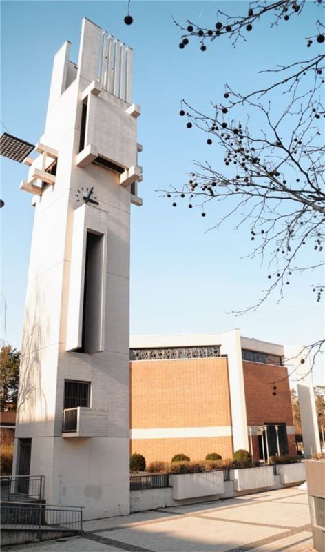 Stehen seit Kurzem auf der Denkmalliste des Landesamtes: die katholische Stadtpfarrkirche Christkönig...