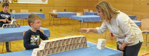 Strategiebesprechung zwischen Veit Reichenberger und Organisatorin Otti Gantenhammer.Fotos  Stettner/Höpfinger