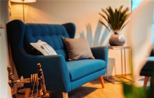 Zurückhaltend, aber gemütlich ist die Tagespflege in Aindorf eingerichtet.