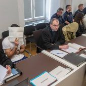 Flüchtlinge prügeln wahllos auf Passanten ein