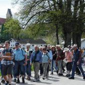 Volkmusikalischer Emmaus-Gang führte bei herrlichem Frühlingswetter von Pürten nach Ebing