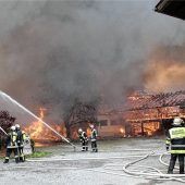 Feuer-Drama: Von Reiterhof nichts mehr zu retten