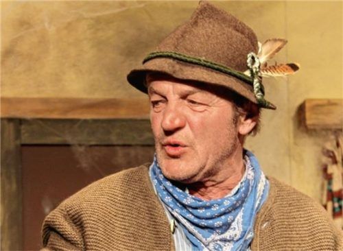 Andi Weyerer als Langerfinger-Jockel in der Komödie Bodschamperl-Spuk von Ralph Wallner.Foto Steffenhagen