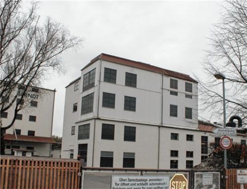 Auf einem Gelände hinter der Tierkörperverwertungsanlage in St. Erasmus soll ein Tierkrematorium entstehen. Die Halle soll sechs Meter hoch werden und damit von der Straße nicht zu sehen sein. Foto grundner
