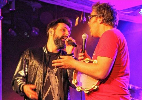 Blues und Soul dominierten den Abend mit San2 (links) and his Soul Patrol. Es dauerte etwas, dann wurden Musiker und Publikum Freunde.Fotos  von Ahn