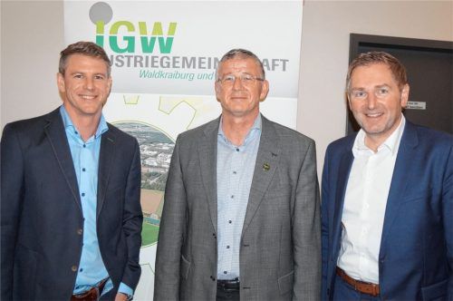 Das neue Führungstrio bei der Industriegemeinschaft (von links): Markus Kep (Zweiter Stellvertreter), Joachim Mayer (Vorsitzender) und Markus Hufeld (Erster Stellvertreter).Foto  Grundner