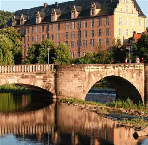 Das Städtische Museum Hann, Münden, befindet sich im Welfenschloss, das nach einem Feuer im Jahr 1560 im Stil der Weserrenaissance wiederaufgebaut wurde. Foto djd/Deutsche Fachwerkstraße/Burkhardt