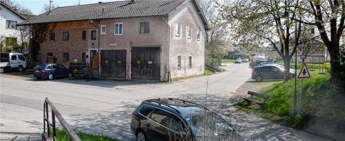 Der Gemeinderat gab grünes Licht für die Dorferneuerung in Vogtareuth. An der Kreuzung Moosweg/Vogteistraße, rechts der Pfarrgarten, soll die neue Ortsmitte entstehen.Foto ammelburger