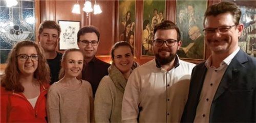 Der neue Vorstand der Jungen Union Waldkraiburg (von links): Veronika Pöppel, Stephan Pöppel, Annalena Reichtalhammer, Manuel Gildi, Claudia Neugebauer und Marvin Maretschek mit dem CSU-Vorsitzenden Karl-Heinz Stocker.