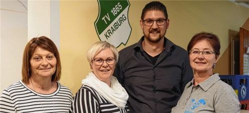 Der neue Vorstand der Narrengilde (von links): Ingrid Wastlhuber (Schatzmeisterin und Schriftführerin), Cornelia Reichthalhammer (Zweite Vorsitzende), Michael Achatz (Vorsitzender) und Sabine Hausperger (Dritte Vorsitzende).Fotos  Bachmaier