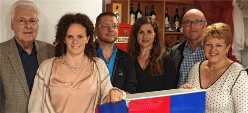 Der Vorstand (von links): Vorstandssprecher Gerhard Duschl, Pamela Oberrauch, Klaus Wiesener, Geschäftsführerin Karin Maier, Dr. Jürgen Böhm und Sabine Balletshofer. Foto Maier