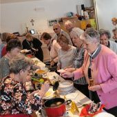Erdnuss-Suppe löffeln für den guten Zweck