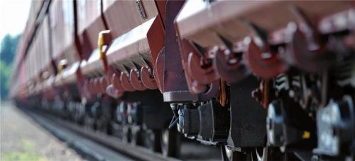 Die Mitglieder der Bürgerinitiative Nordzulauf Kolbermoor wollen sich entschieden dafür einsetzen, dass Personen- und Güterzüge nicht durch Kolbermoor in Richtung Brennerbasistunnel rauschen. Foto dpa