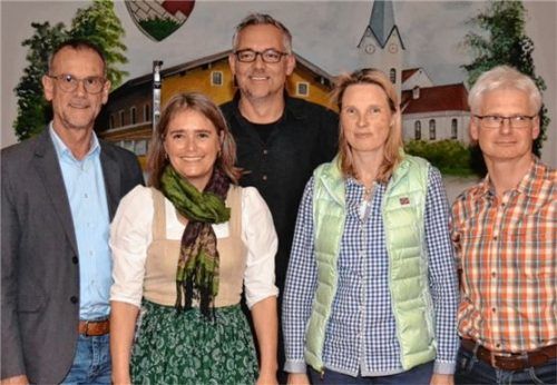 Die neue Vorstandschaft des Skiclub Aising-Pang (von links): Andreas Lakowski, Christine Bruckeder, Torsten Meyer, Anna Detterbeck-Kamp und Hans-Peter Irlinger.Foto re