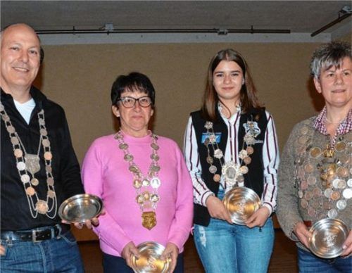 Die Schützenkönige (von links): Christian Pronold, Maria Spiel, Magdalena Graf und Sonja Görgmaier.Foto Niessen