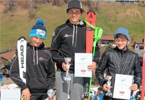 Die Siegerehrung der U16-Buben: Sebastian Weiss (SC Rosenheim), Matthias Kagleder (WSV Samerberg), Lorenz Schmid (SC Rosenheim), von links.